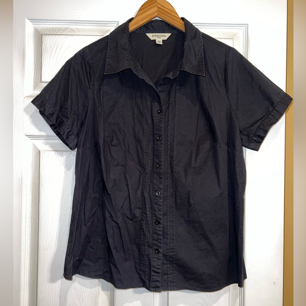 St. John's Bay Black Button Down Shirt. Size 1X. EUC